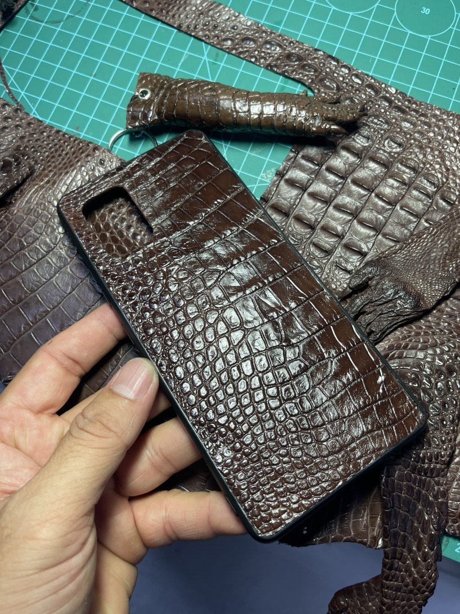 Tiêu chuẩn chọn ốp lưng da cá sấu phù hợp cho mọi dòng điện thoại