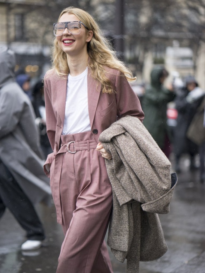 Bí quyết chọn màu quần áo cho các cô nàng da ngâm tự tin dạo phố