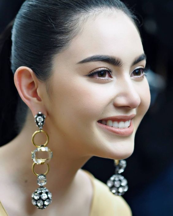 Học cách trang điểm nhẹ nhàng, tôn da của các cô gái đến từ xứ sở chùa vàng