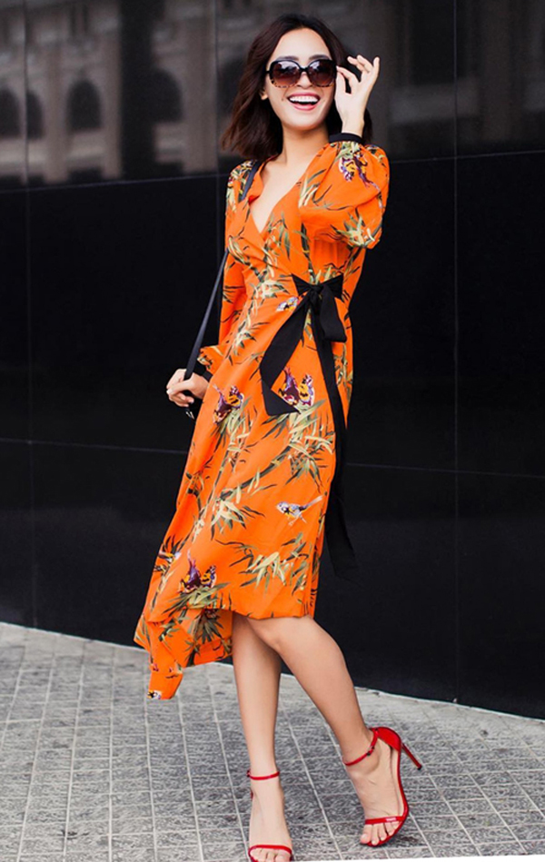 Váy hoa xinh đón hè rực rỡ, cho bạn gái tự tin xuống phố