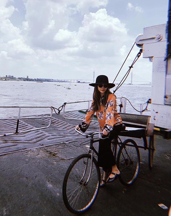 Váy hoa xinh đón hè rực rỡ, cho bạn gái tự tin xuống phố