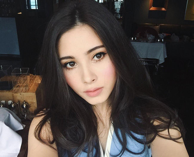 Học cách trang điểm nhẹ nhàng, tôn da của các cô gái đến từ xứ sở chùa vàng