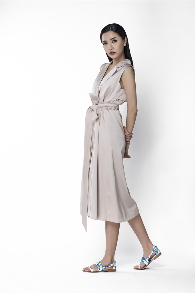 Cùng Cô Nàng “Bùa Yêu” Học Kết Hợp Giày Sandal Và Túi Xách 