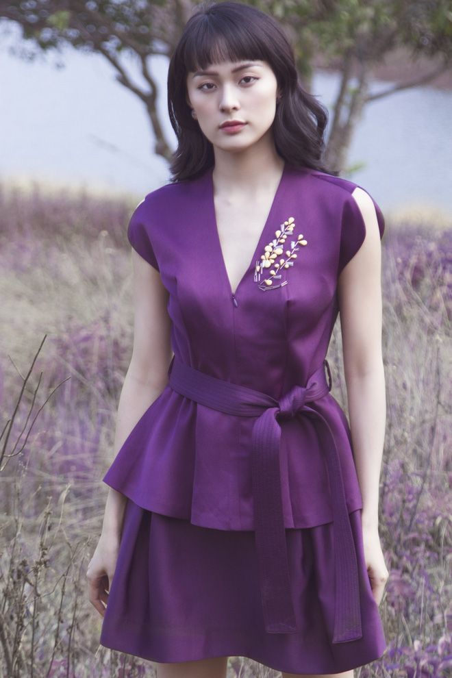 Hạ Vi đẹp như thiên thần trong bộ ảnh hoa oải hương, lăng xê mẫu váy hoa cùng tone màu tím