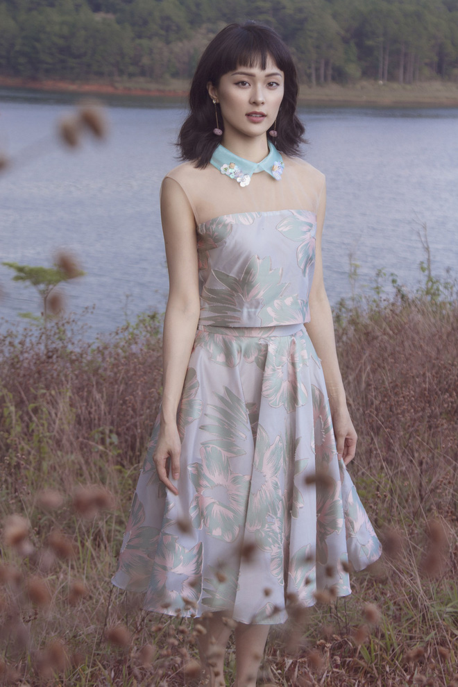 Hạ Vi đẹp như thiên thần trong bộ ảnh hoa oải hương, lăng xê mẫu váy hoa cùng tone màu tím