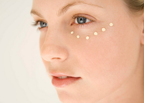 Những món đồ dưỡng da mà các cô nàng văn phòng cần có!