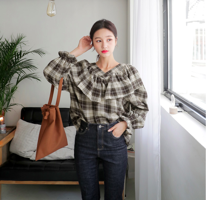 Tuyệt chiêu mặc áo sơ mi cách điệu cho các cô gái đón đầu xu hướng thời trang hè 2018