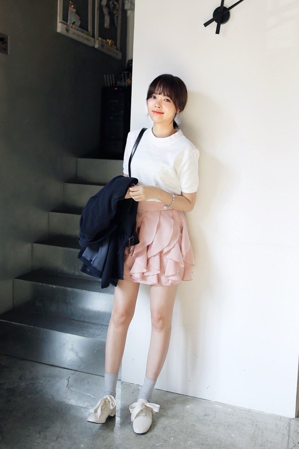 Bí Quyết Mặc Đẹp Với Phong Cách Màu Sắc Đơn Giản