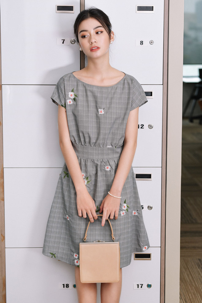 Chọn trang phục tối giản: bí quyết để các cô nàng công sở không phải đau đầu khi lựa chọn trang phục