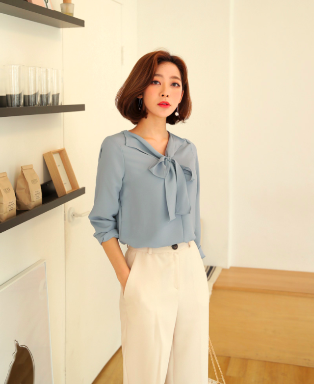 Cùng tham khảo những trang phục công sở cho các cô nàng yêu xanh màu xanh baby