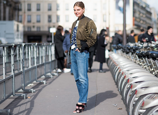 Tạo Phong Cách Street Style Cùng Quần Jean Và Giày Cao Gót