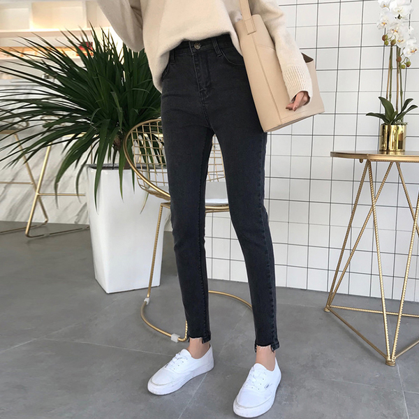 5 món đồ đen không thể thiếu cho những cô nàng công sở sành mốt