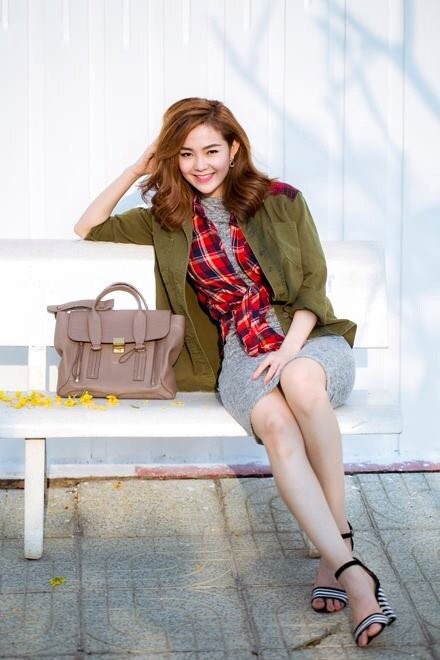 Học các ngôi sao mix match muôn vàn phong cách cùng sandals hè 2019 Học các ngôi sao mix match muôn vàn phong cách cùng sandals hè 2019