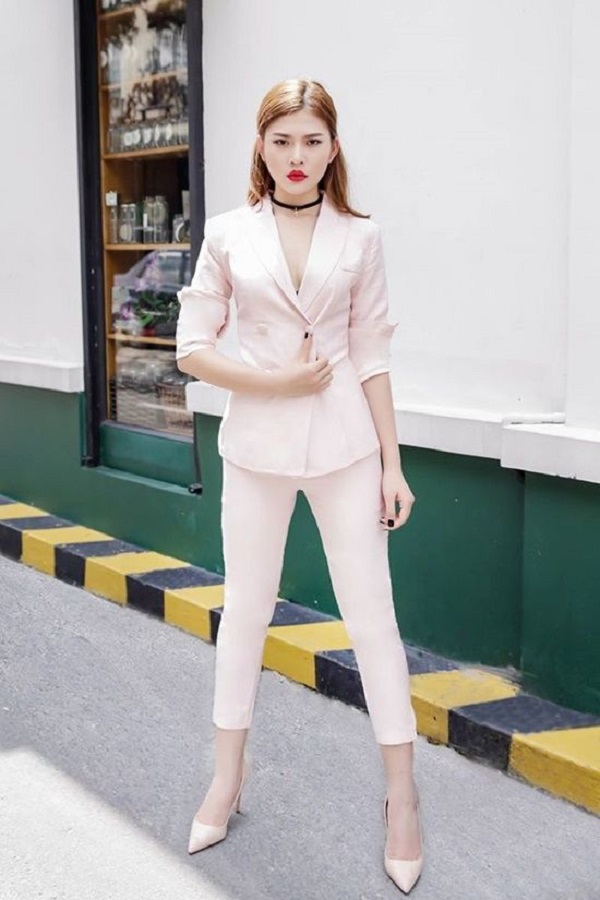 Mix đồ cực xinh với giày cao gót cho nàng công sở