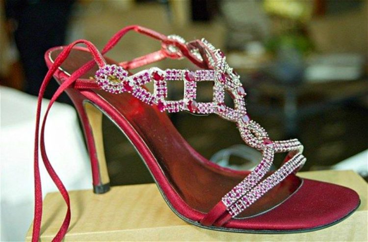 Những đôi giày đắt đỏ nhất thế giới