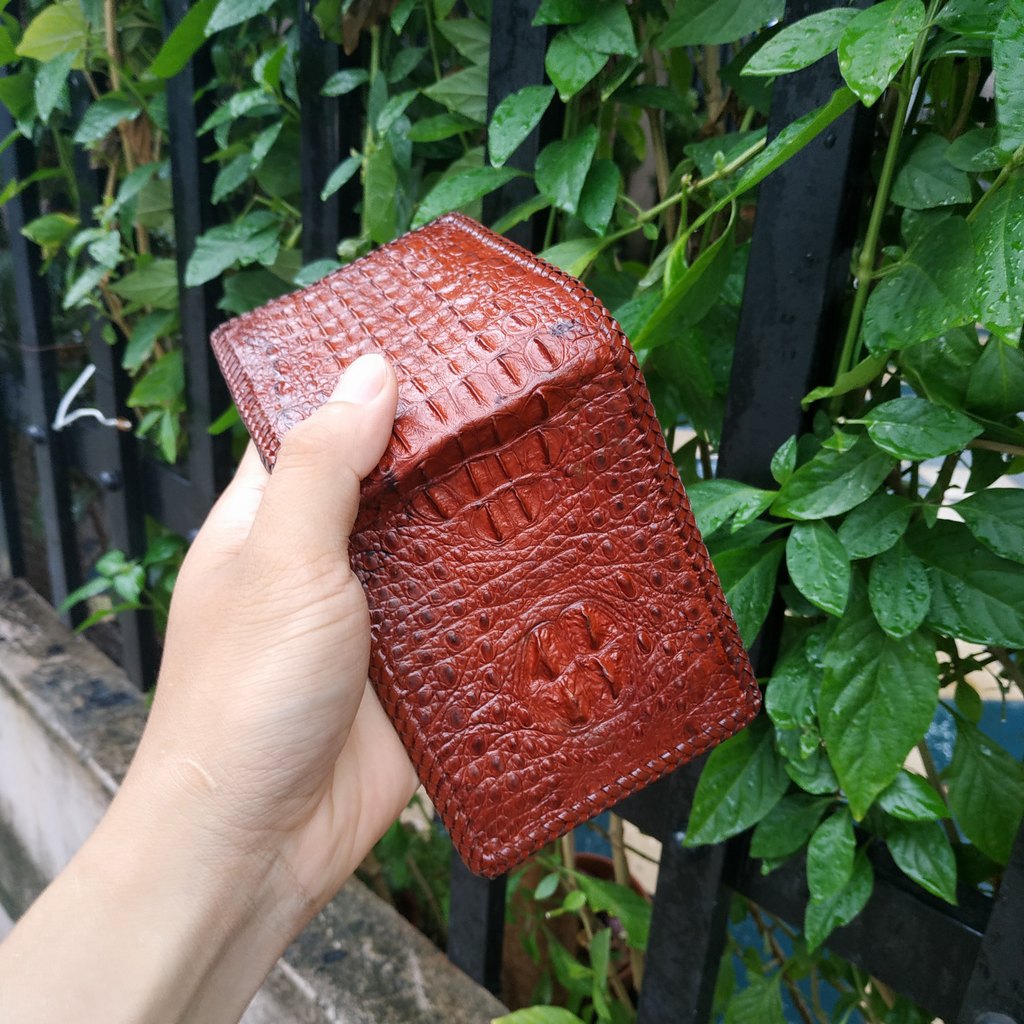 Các cách phân biệt ví da cá sấu thật hay giả