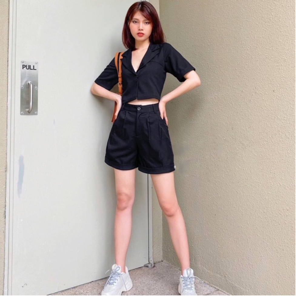 Cách phối áo Crop Top cá tính để mặc trong mùa hè này