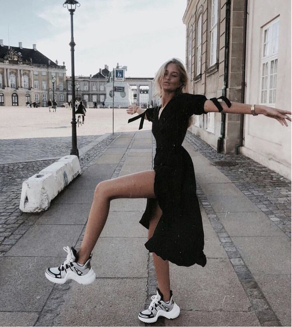 Cách phối đồ với giầy Chunky Sneakers sành điệu