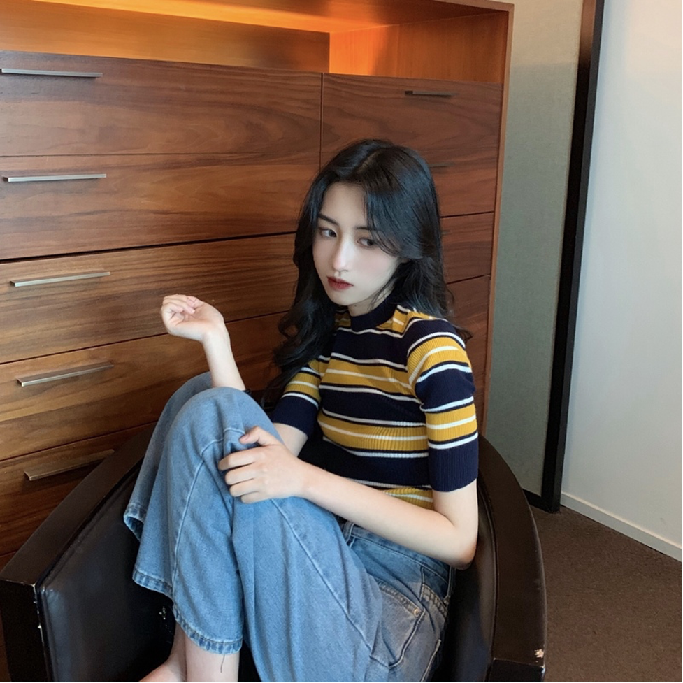 Cách phối trang phục áo dệt kim vào mùa hè