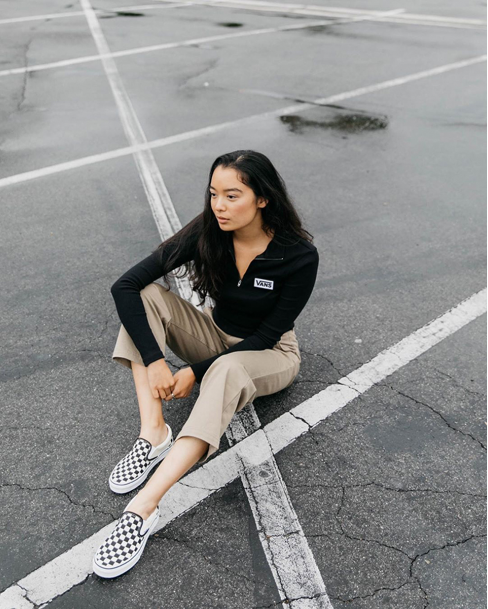 Cách phối trang phục nữ thu hút với giày Vans