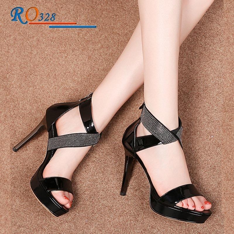 Top 8 gợi ý lựa chọn các kiểu dáng giầy nữ khi dự tiệc Top 8 gợi ý lựa chọn các kiểu dáng giầy nữ khi dự tiệc