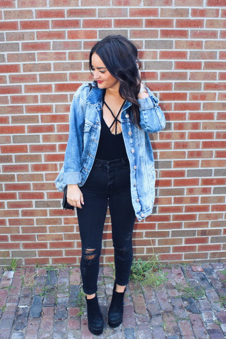 Áo denim jacket dáng oversized sau bao mùa lạnh thì vẫn khiến các bạn trẻ điêu đứng