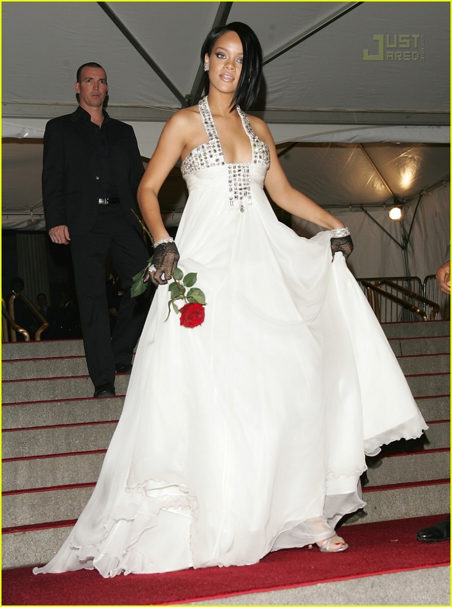 Best Look Của Rihanna Theo Năm Tháng