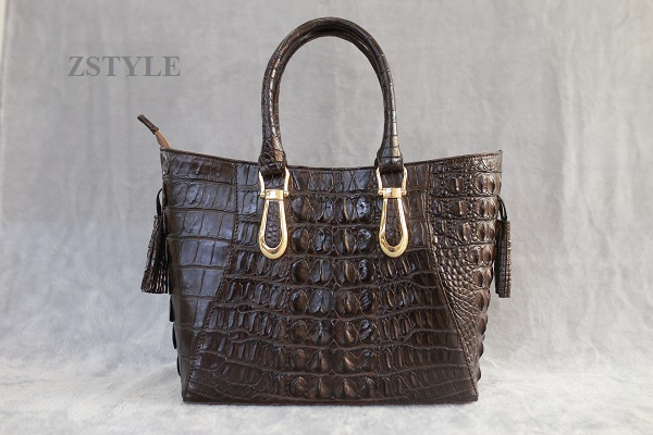 Cách mang giày thể thao trắng sành điệu cho nữ