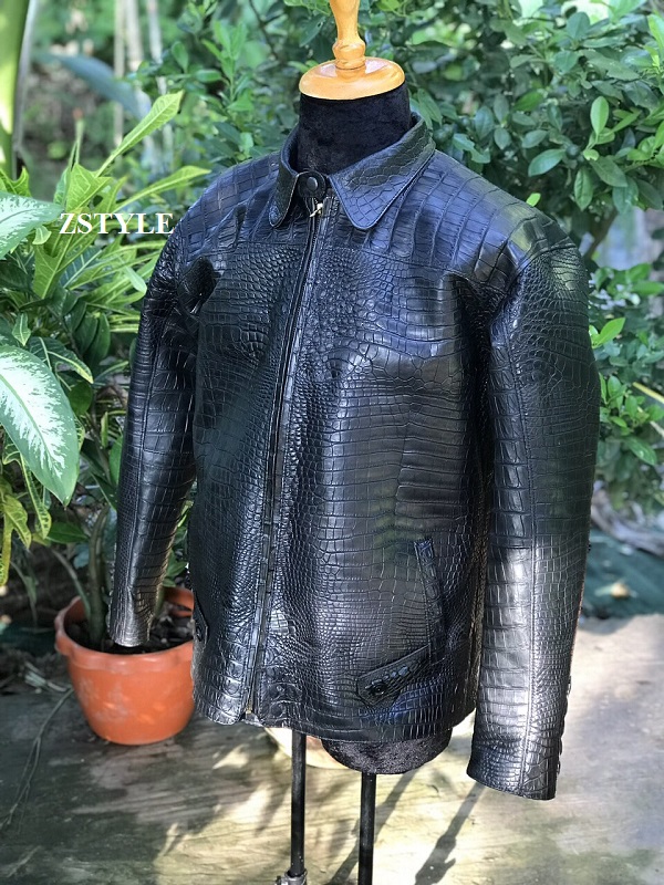 Cách phối đồ với túi xách da cá sấu màu đen