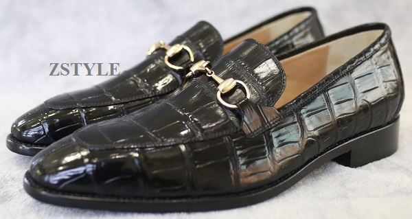 Cách phối đồ với túi xách da cá sấu màu đen