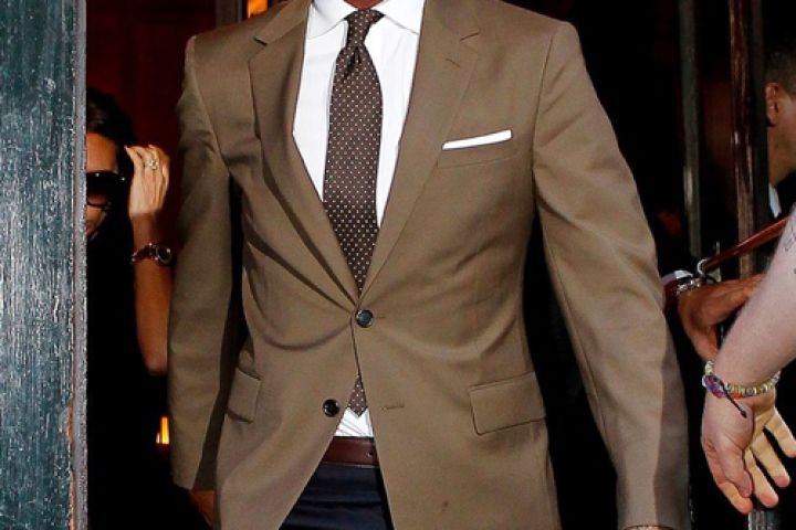 Cách phối giày da cá sấu nam và phụ kiện phù hợp với màu quần áo