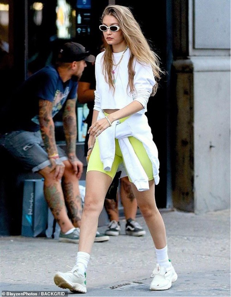 Cách phối trang phục với quần short biker