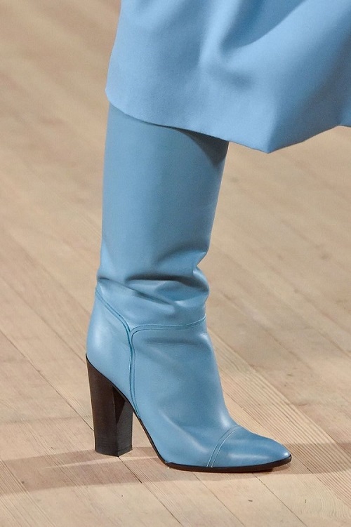 Thể hiện phong cách qua màu sắc đôi giày