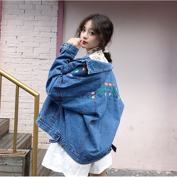 Diện áo khoác jean nữ với những trang phục nào để trông thời thượng-Thời trang nữ