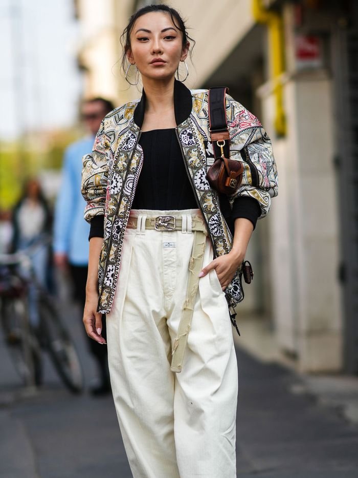 Làm thế nào để mặc phong cách với chiếc áo khoác bomber?