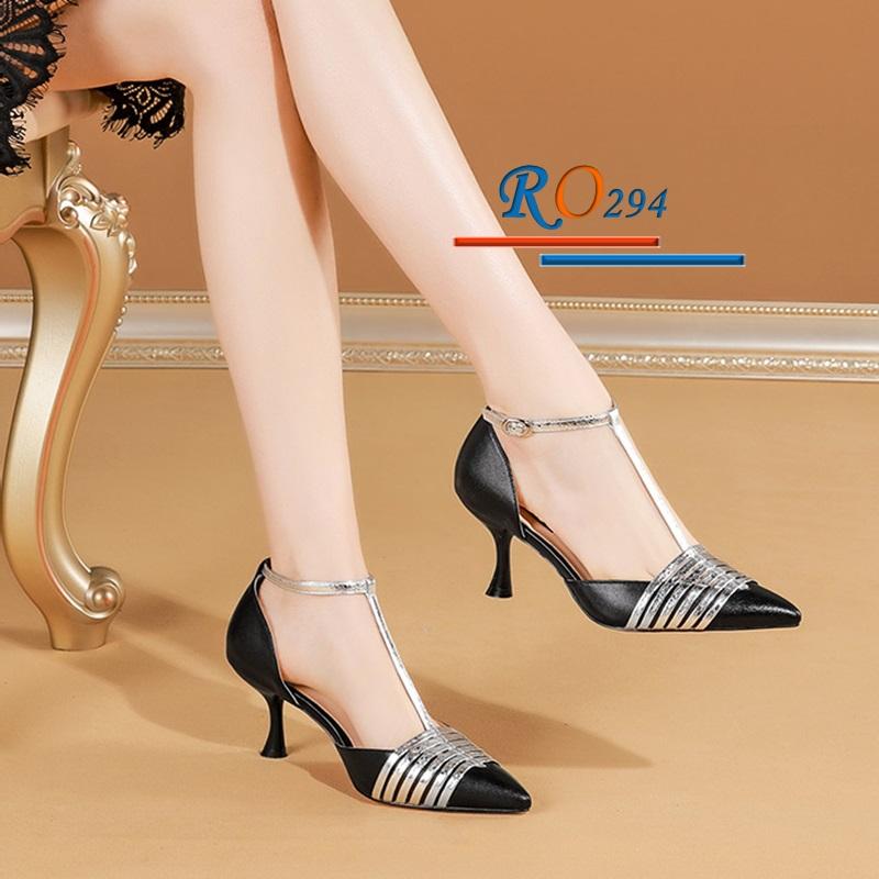 Mặc gì đến câu lạc bộ dành cho phụ nữ