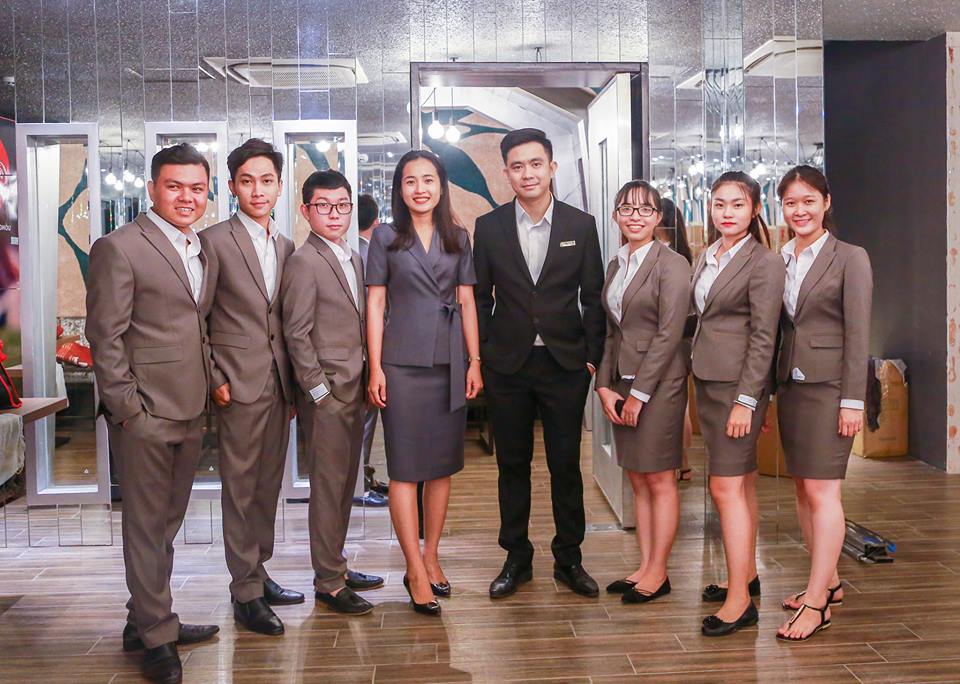 Mặc gì trong ngày đầu tiên làm việc để trông chuyên nghiệp hơn