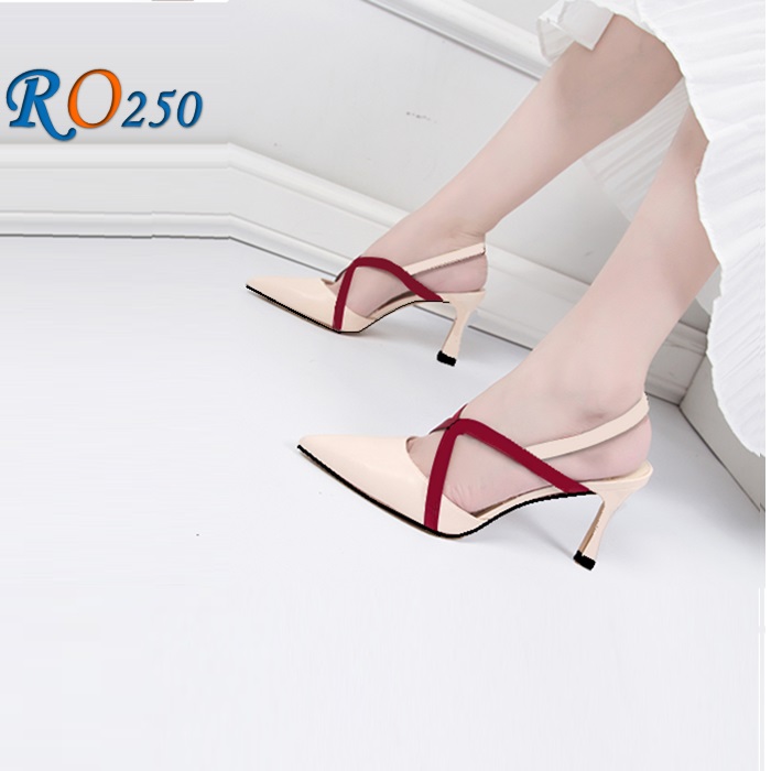 Mẹo chọn giày cho các nàng nấm lùn