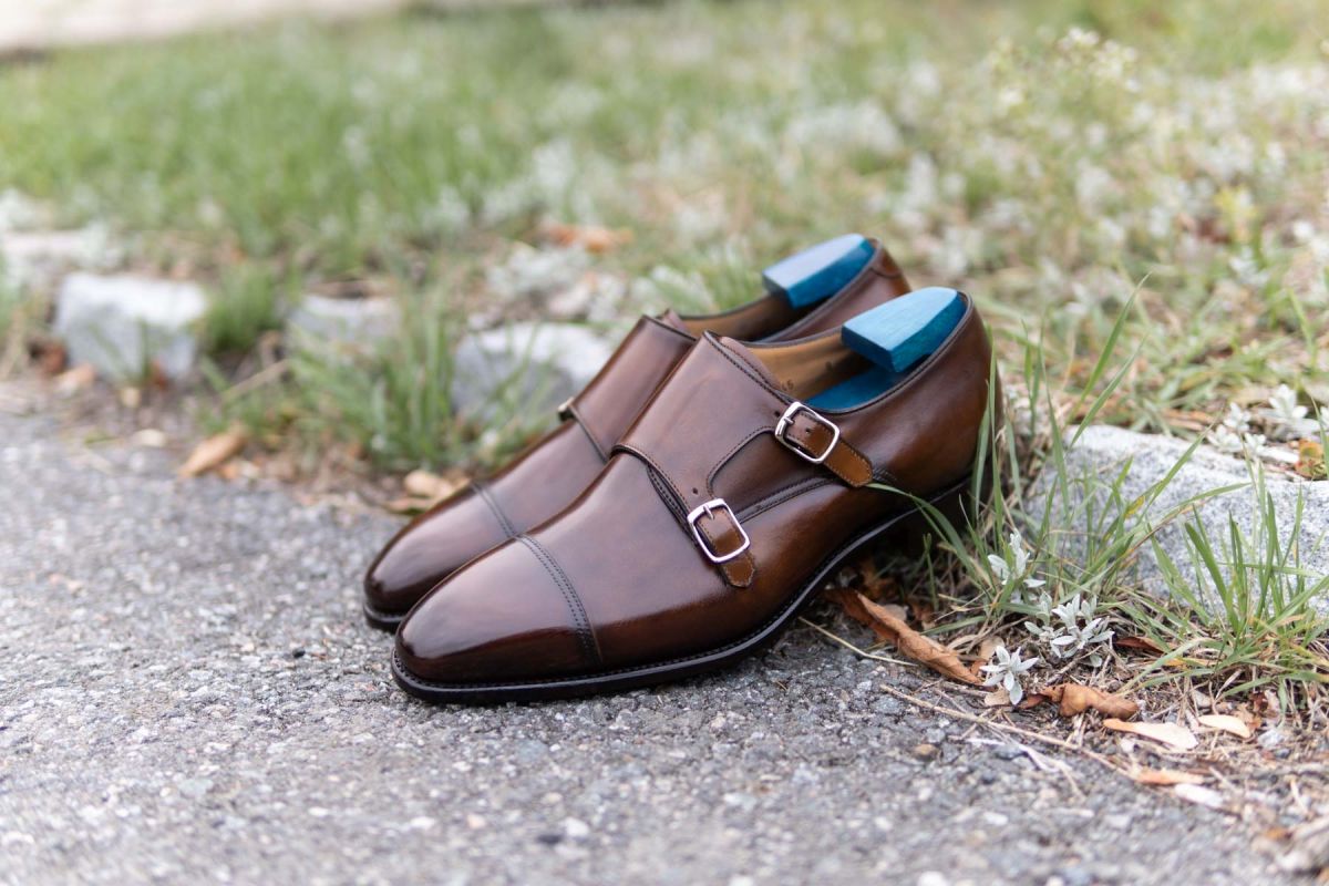 Những bộ trang phục sang trọng với giày monk strap dành cho phụ nữ