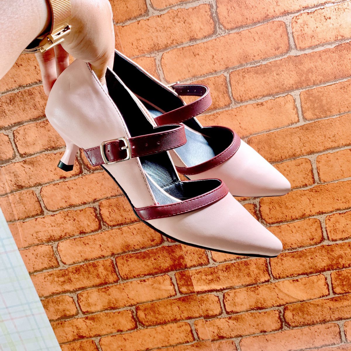 Những mẫu xăng đan cho mùa hè năng động