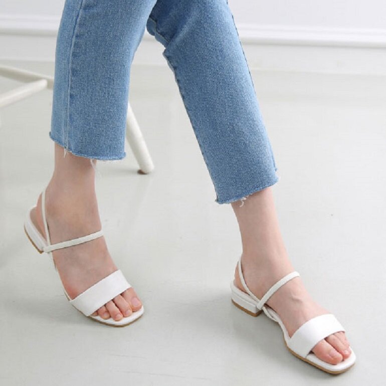 Những mẫu xăng đan đang gây bão hiện nay