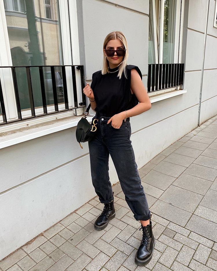 Sự quay lại của những chiếc quần mom jean