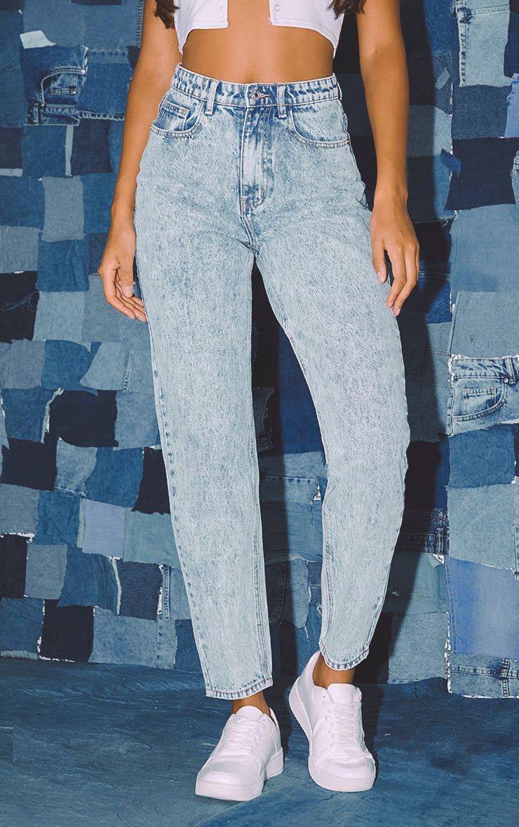 Sự quay lại của những chiếc quần mom jean