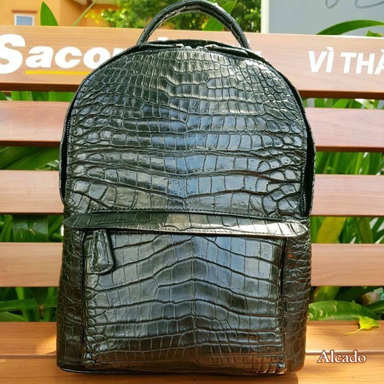 Tại sao bạn cần sắm một chiếc túi da cá sấu trong mùa Covid này