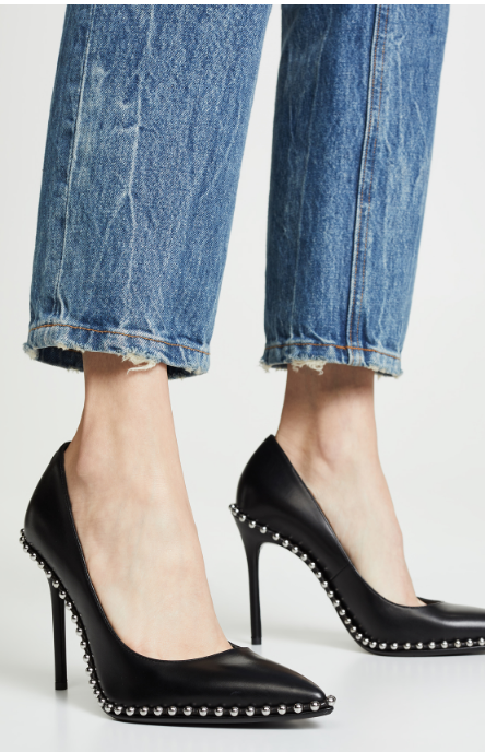 Top 7 thương hiệu giày nữ xu hướng năm 2022 mà các cô nàng nên có trong kệ giày