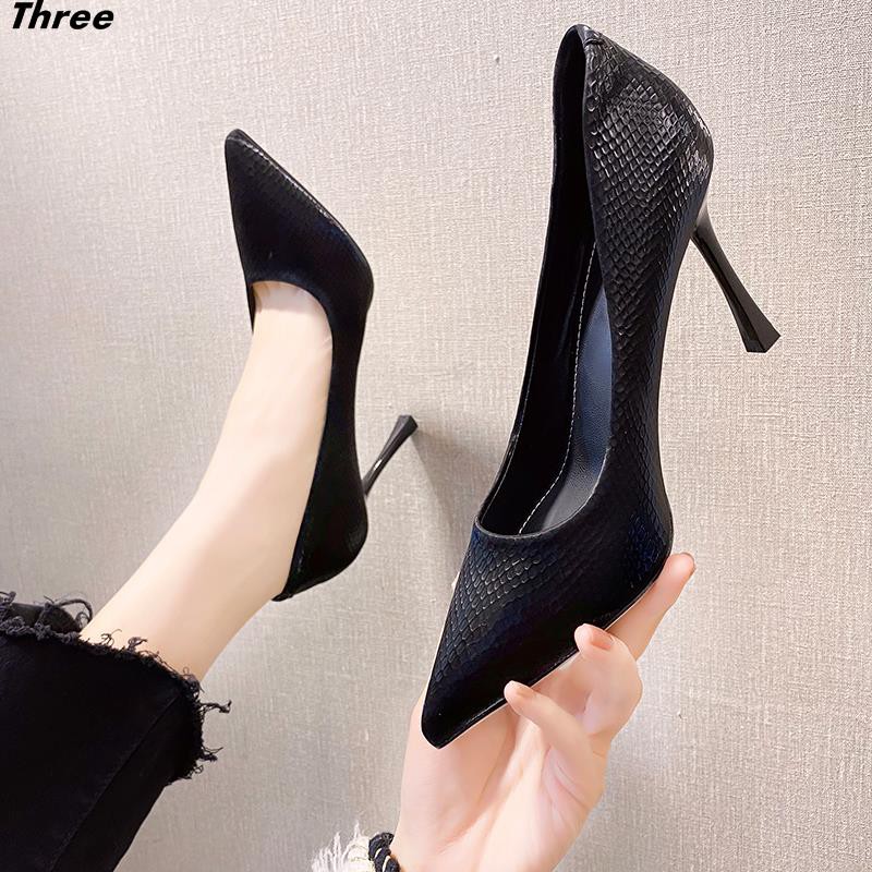 Top 7 thương hiệu giày nữ xu hướng năm 2022 mà các cô nàng nên có trong kệ giày