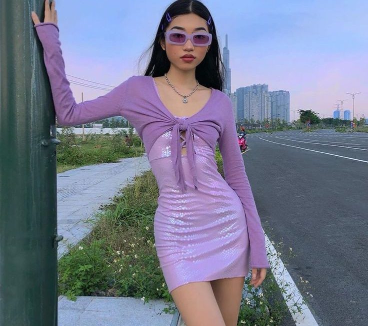 Tìm về thanh xuân với sự trở lại của phong cách Y2K