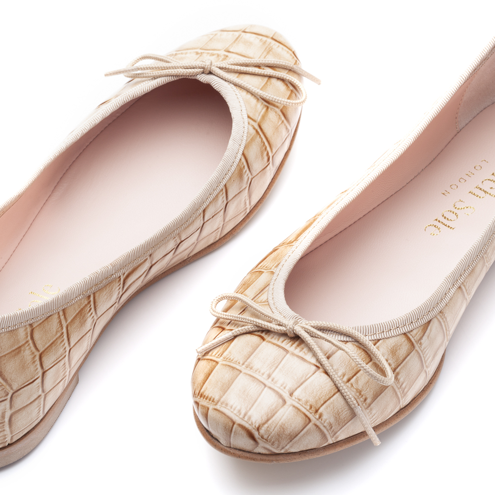 Tổng hợp những kiểu giày làm từ da cá sấu siêu sang cần có trong tủ đồ