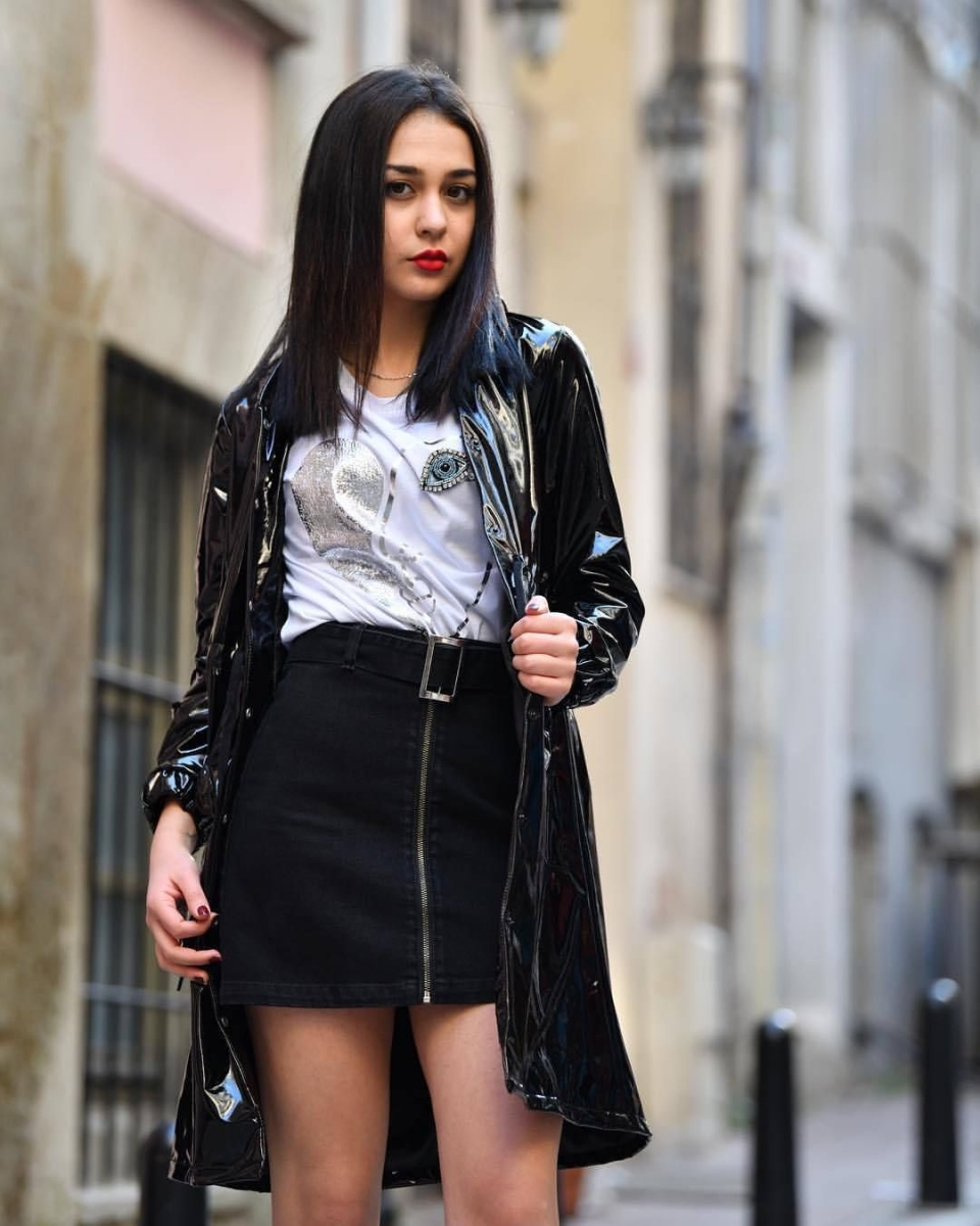 Tuyệt chiêu phối đồ xuống phố cho các cô nàng trong những ngày mưa