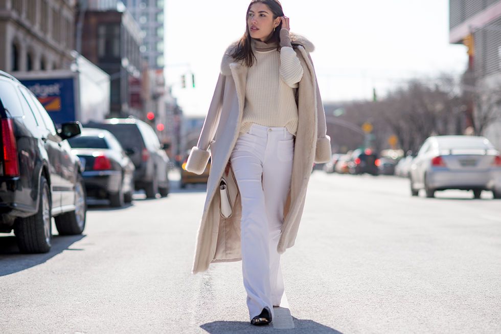 Tuyệt đẹp với chiếc quần trắng phù hợp với mọi dịp